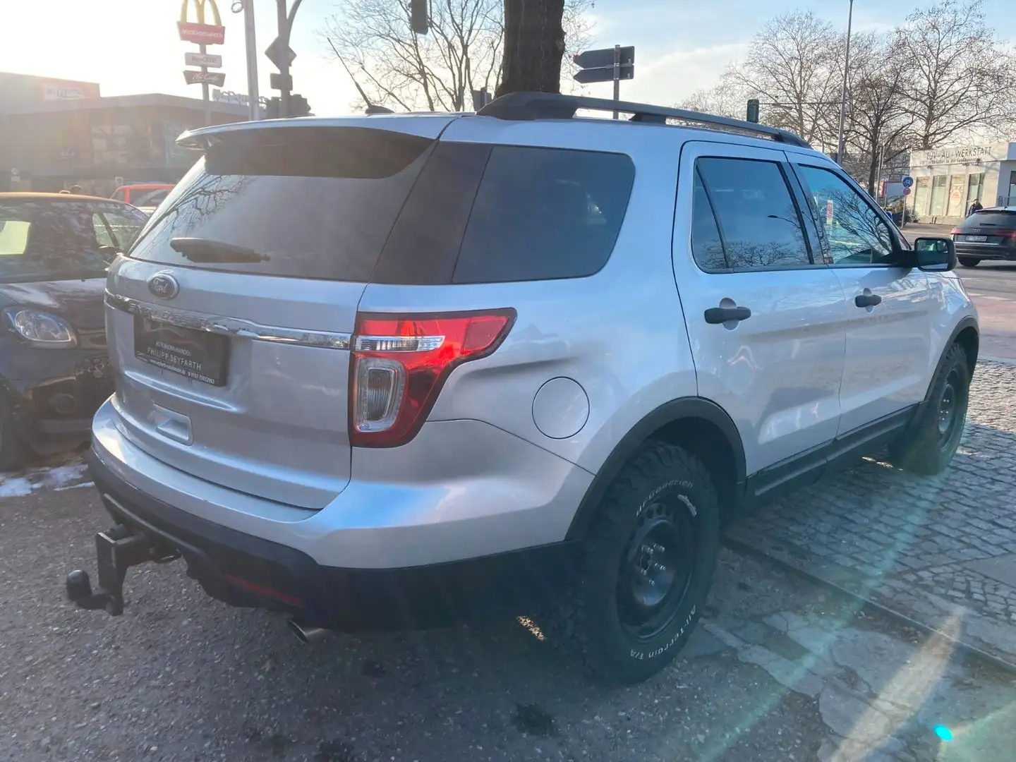 Ford Explorer EXPLORER 3,5 BENZIN/LPG-GAS*7-SITZE*AHK*KLIMA* Argento - 2