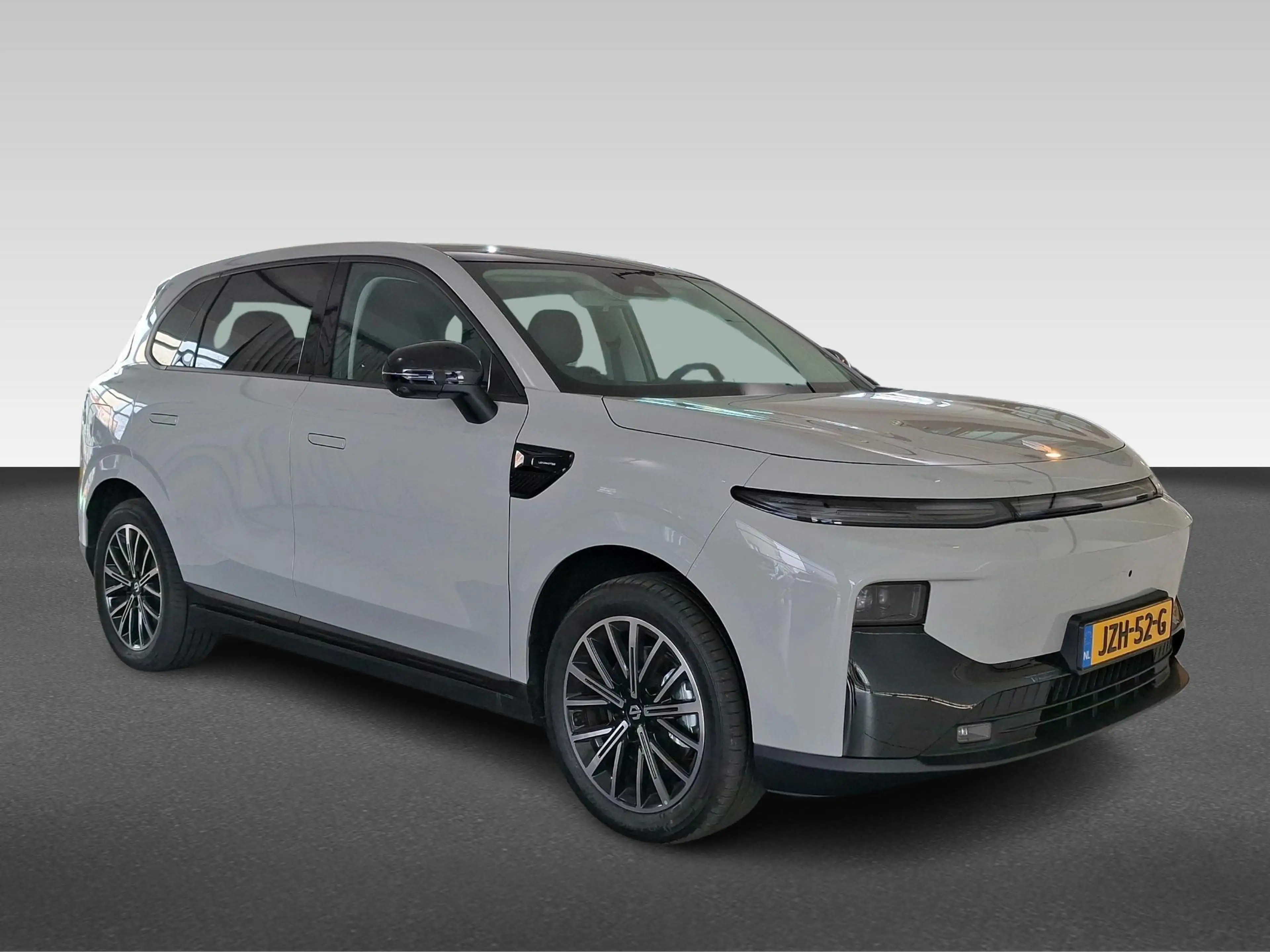 Leapmotor B10 EV 67,1 kWh 218pk Design — photo 4