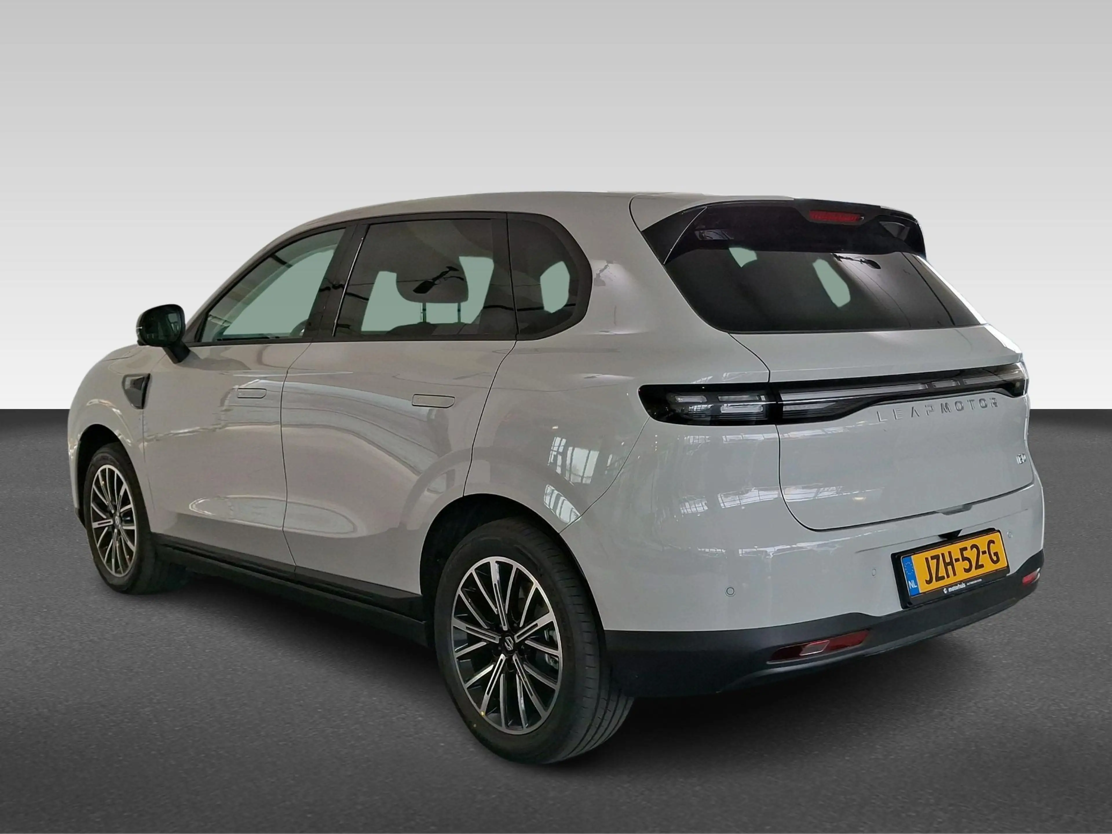 Leapmotor B10 EV 67,1 kWh 218pk Design — photo 3