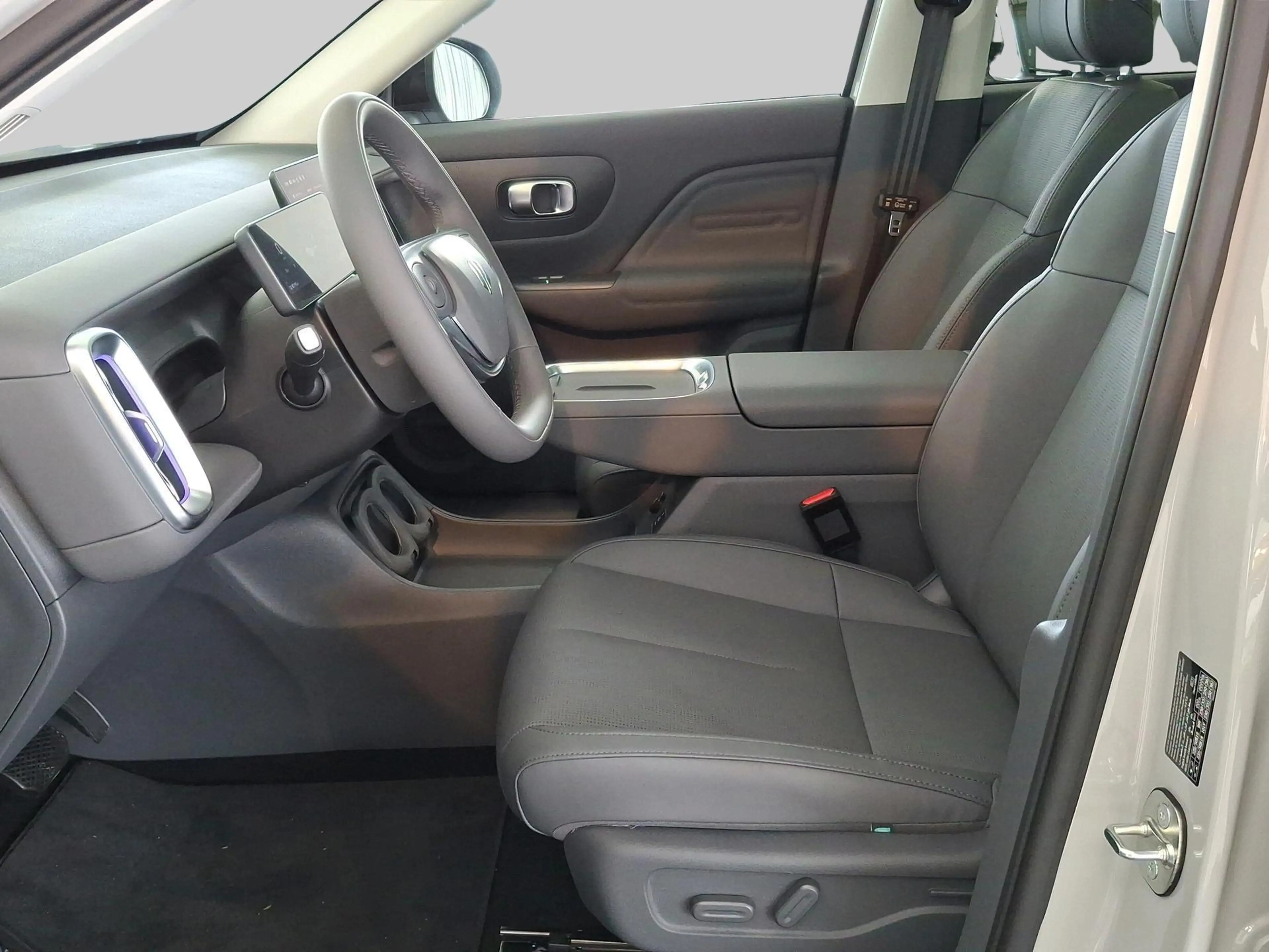 Leapmotor B10 EV 67,1 kWh 218pk Design — photo 13