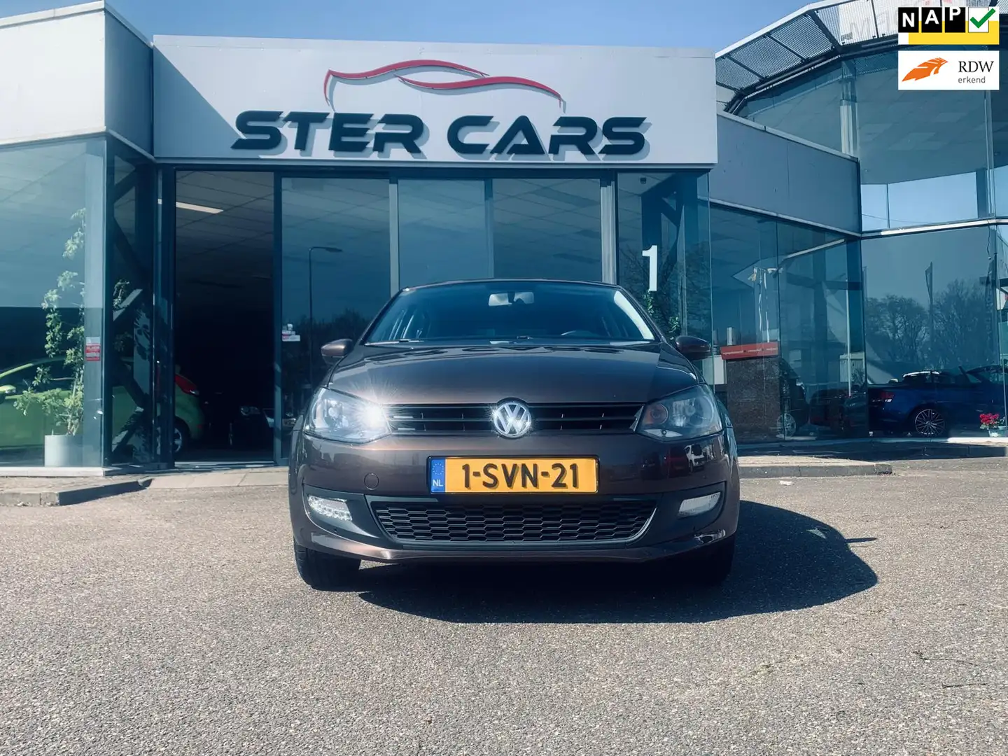Volkswagen Polo 1.2-12V BlueMotion Trendline, Navi, Achtercamera, Marrone - 1