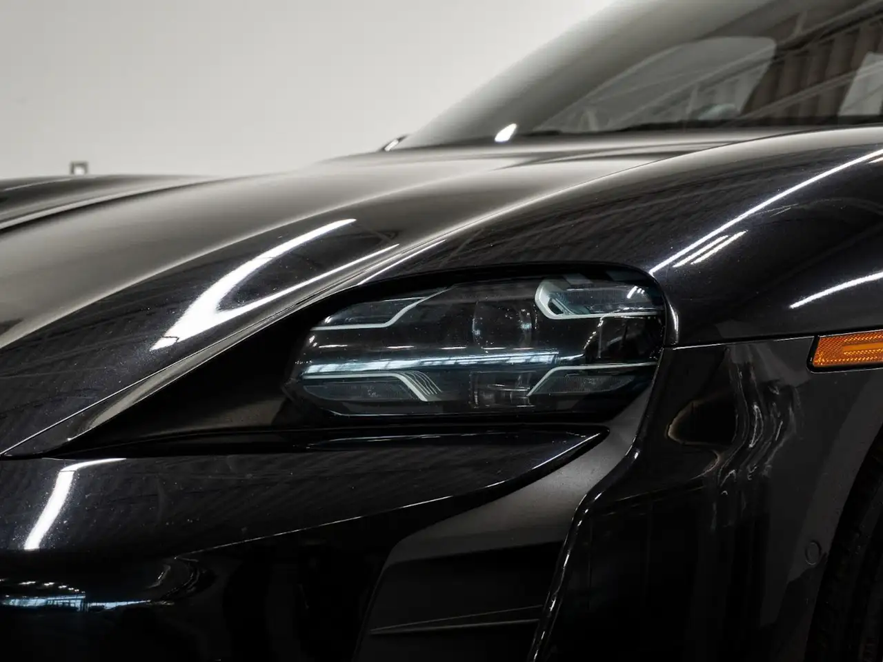 Porsche Taycan снимка Porsche Taycan