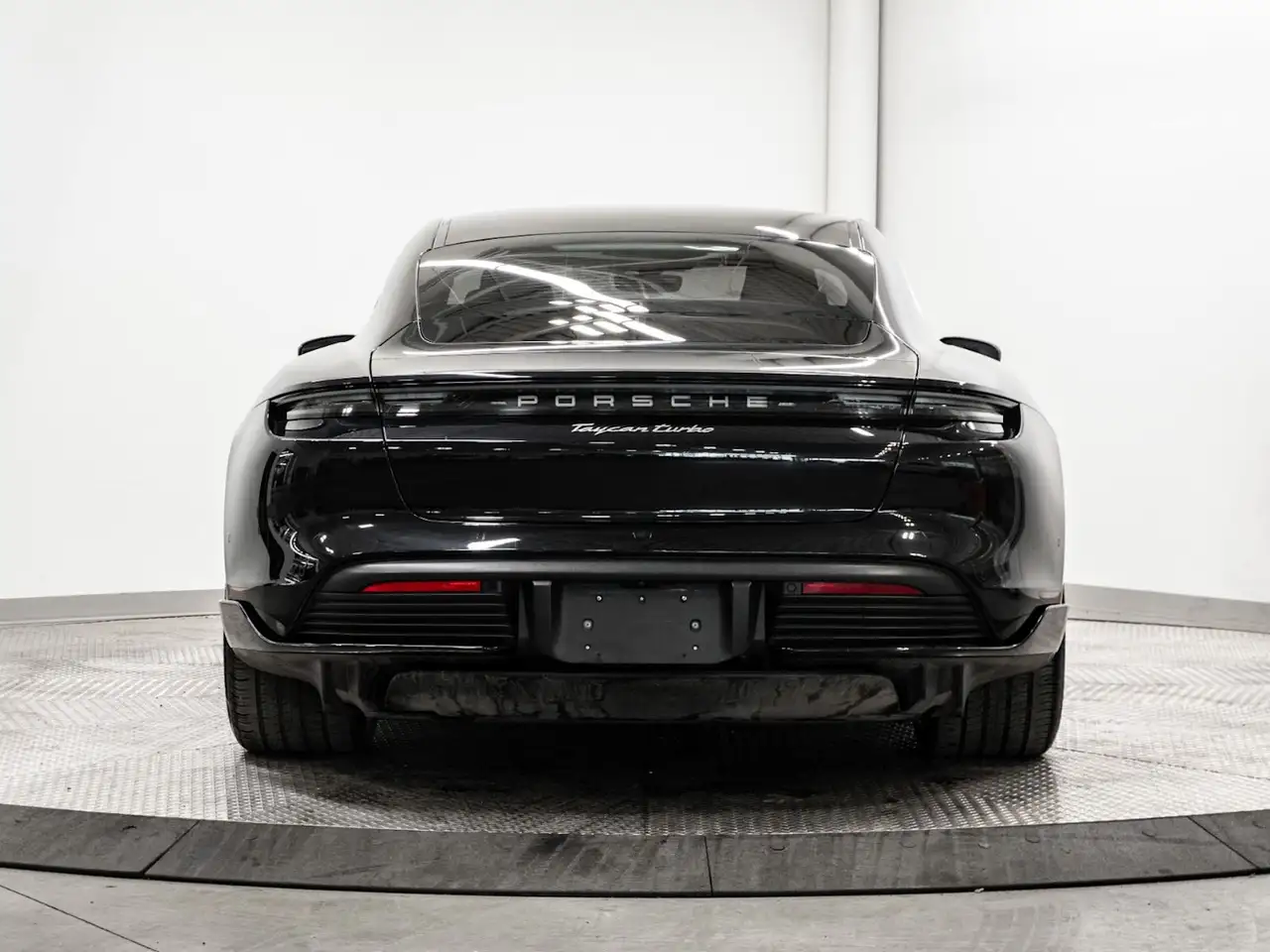 Porsche Taycan снимка Porsche Taycan