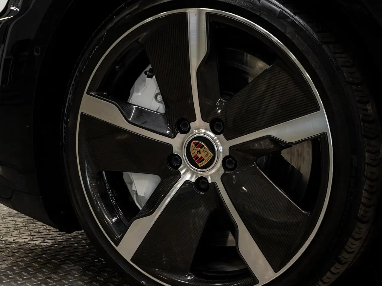 Porsche Taycan снимка Porsche Taycan
