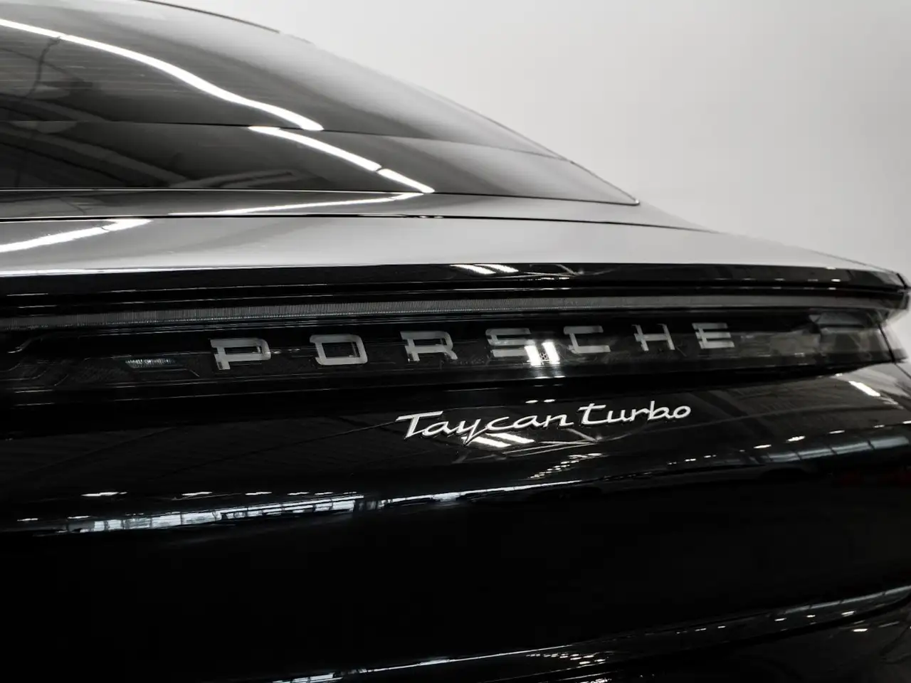 Porsche Taycan снимка Porsche Taycan