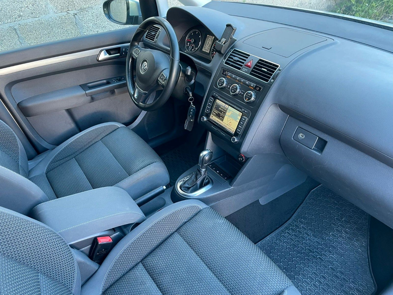 Volkswagen Touran 1,6 DSG Navi Kamera SH 2.Hand — photo 12