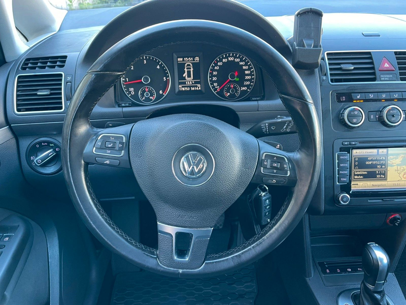 Volkswagen Touran 1,6 DSG Navi Kamera SH 2.Hand — photo 13