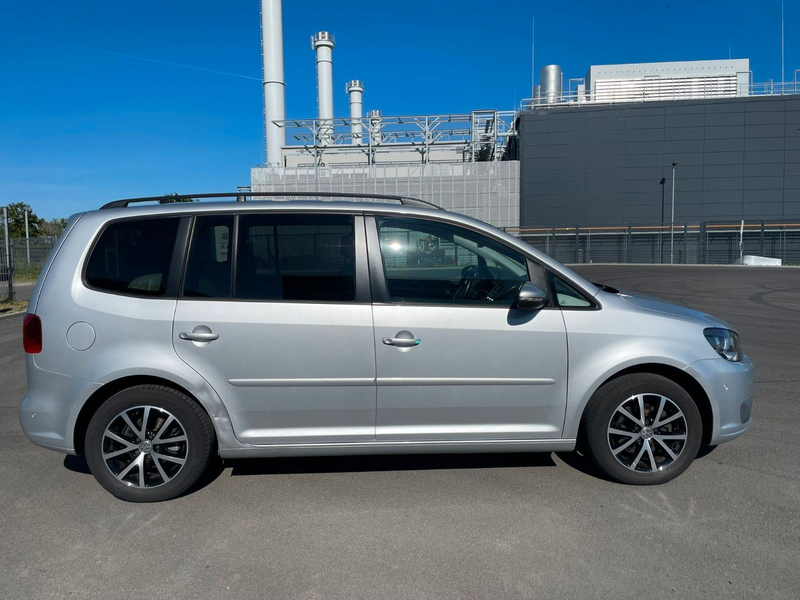 Volkswagen Touran 1,6 DSG Navi Kamera SH 2.Hand — photo 7