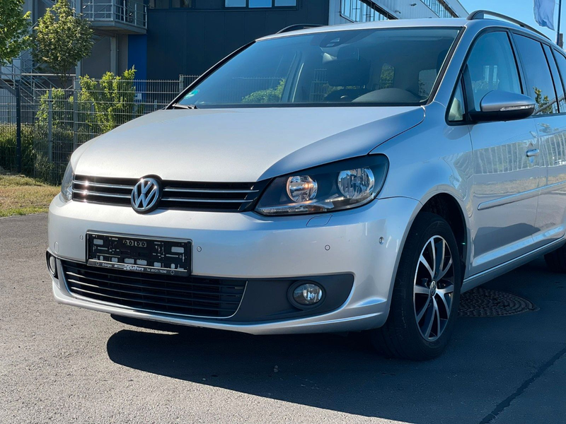 Volkswagen Touran 1,6 DSG Navi Kamera SH 2.Hand — photo 11