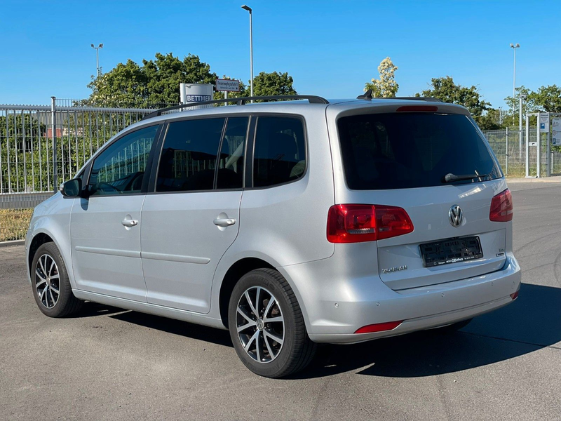 Volkswagen Touran 1,6 DSG Navi Kamera SH 2.Hand — photo 5