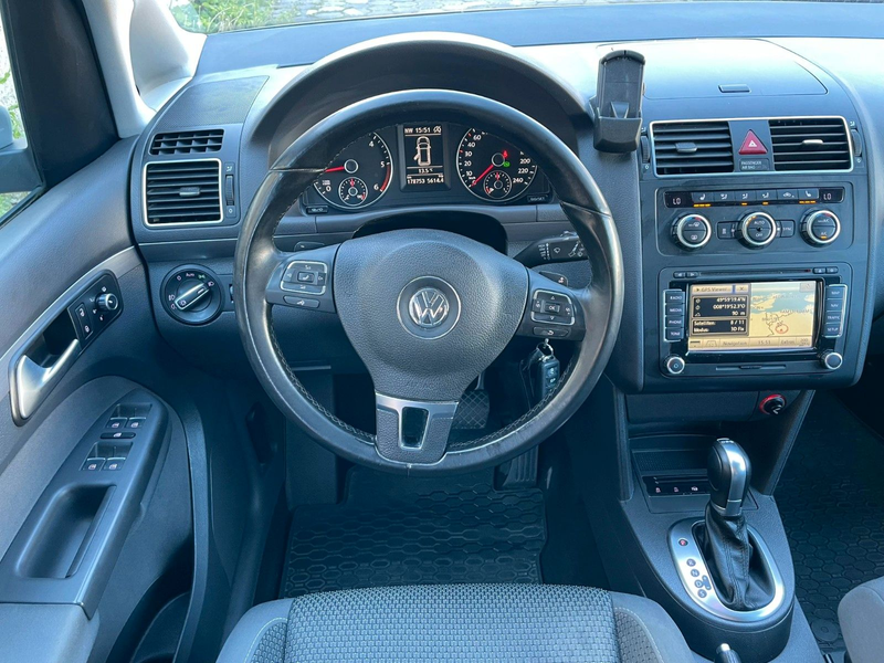 Volkswagen Touran 1,6 DSG Navi Kamera SH 2.Hand — photo 9