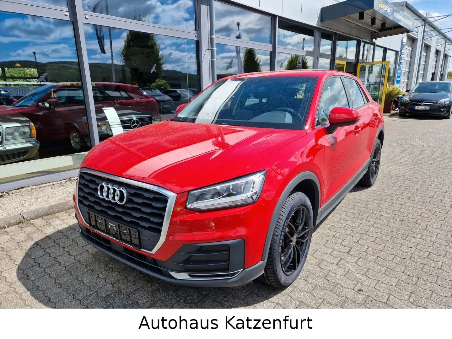 Audi Q2 35 TFSI basis/Klima/SHZ/#5 Rot - 1