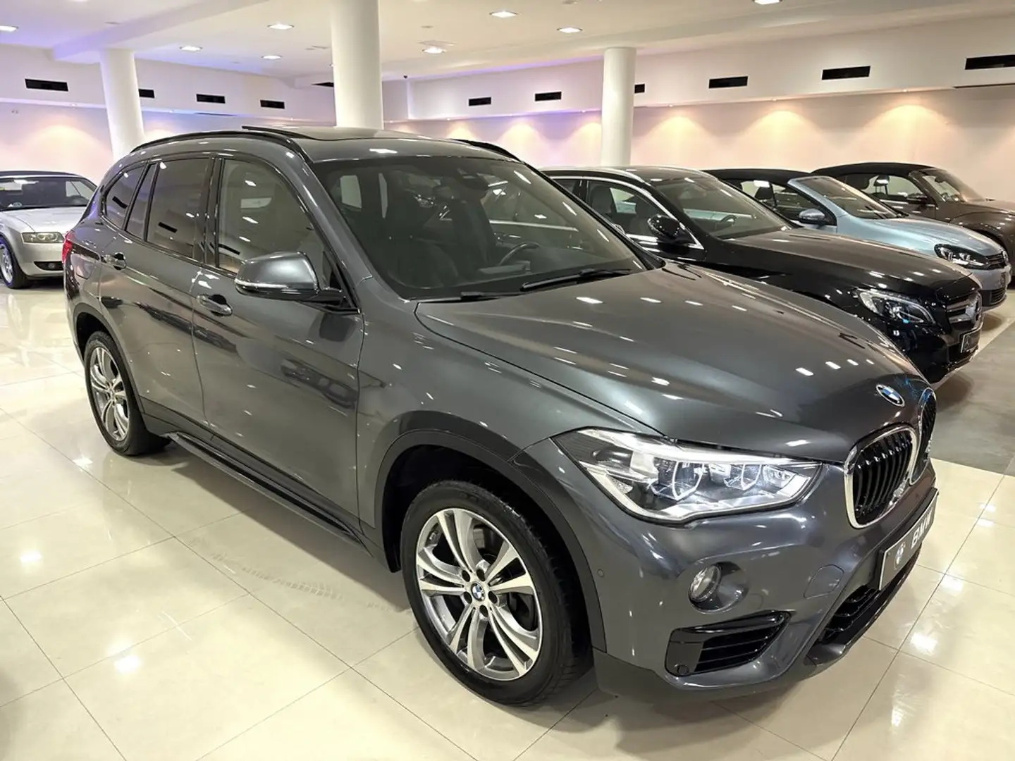 BMW X1 xDrive 20dA Gris - 2