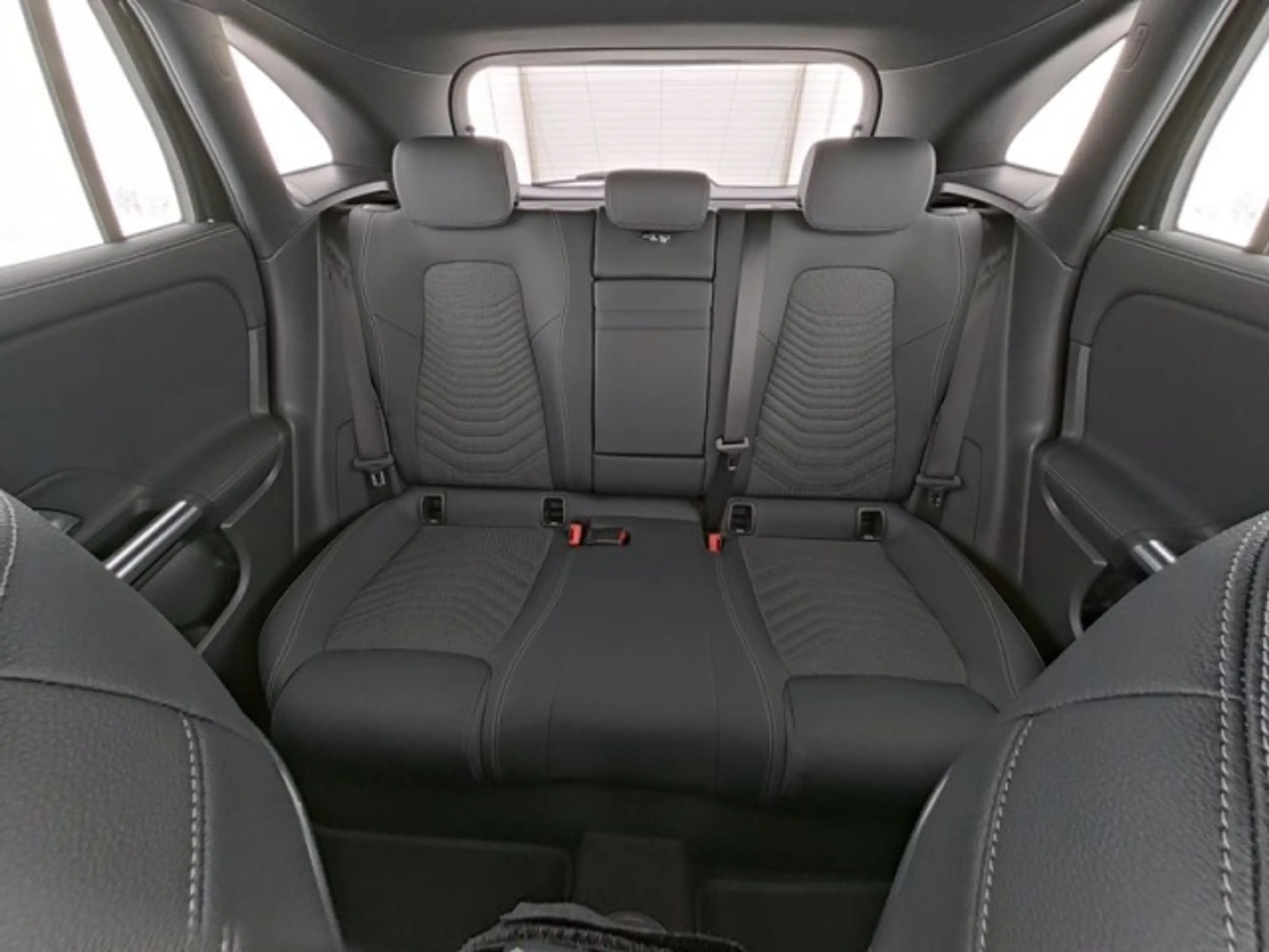 Mercedes-Benz EQA 300 EQA 300 4M Progressive DISTRONIC+KAMERA+LED Klima — photo 9