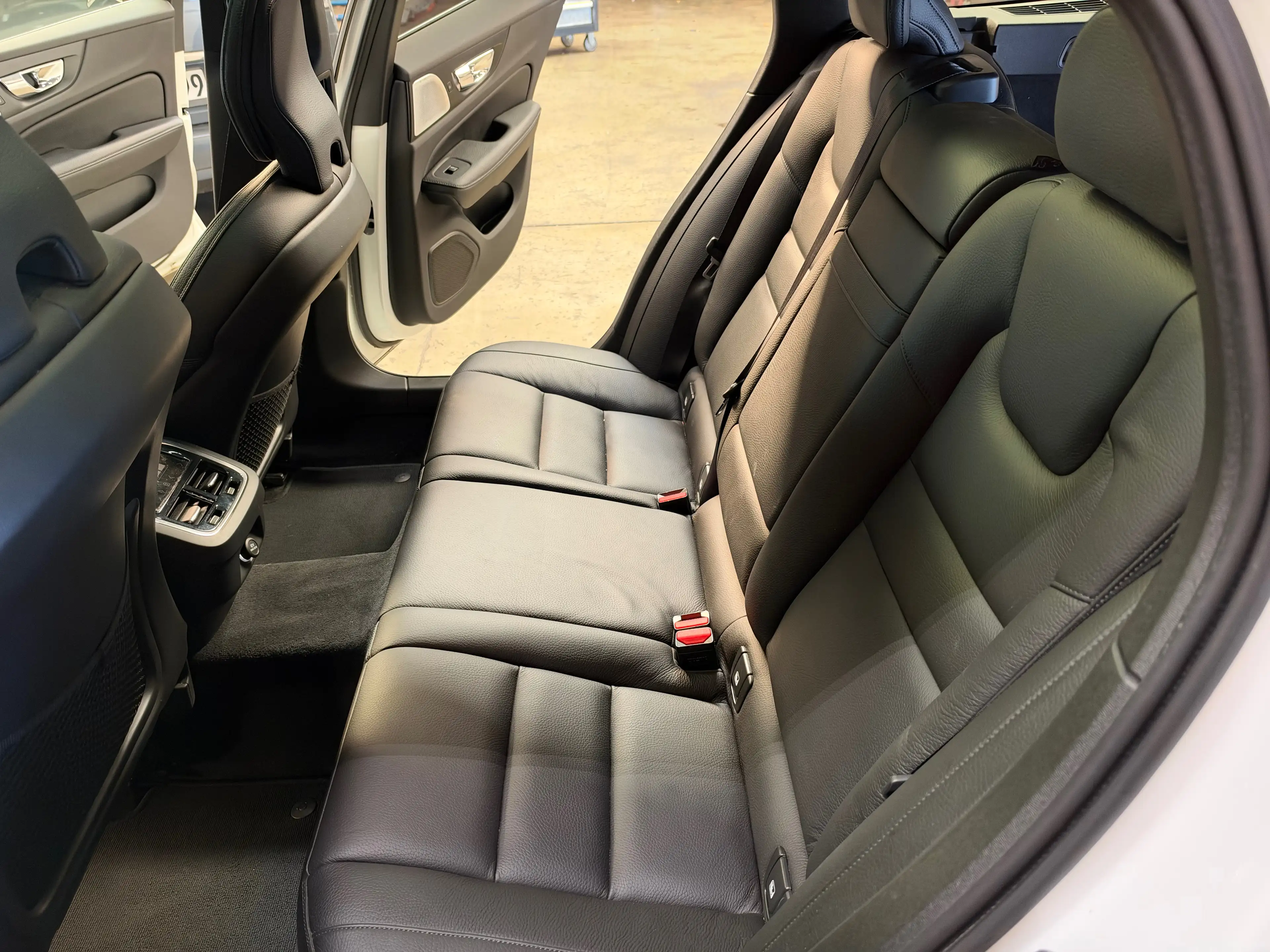 Volvo V60 Inscription AWD — photo 8