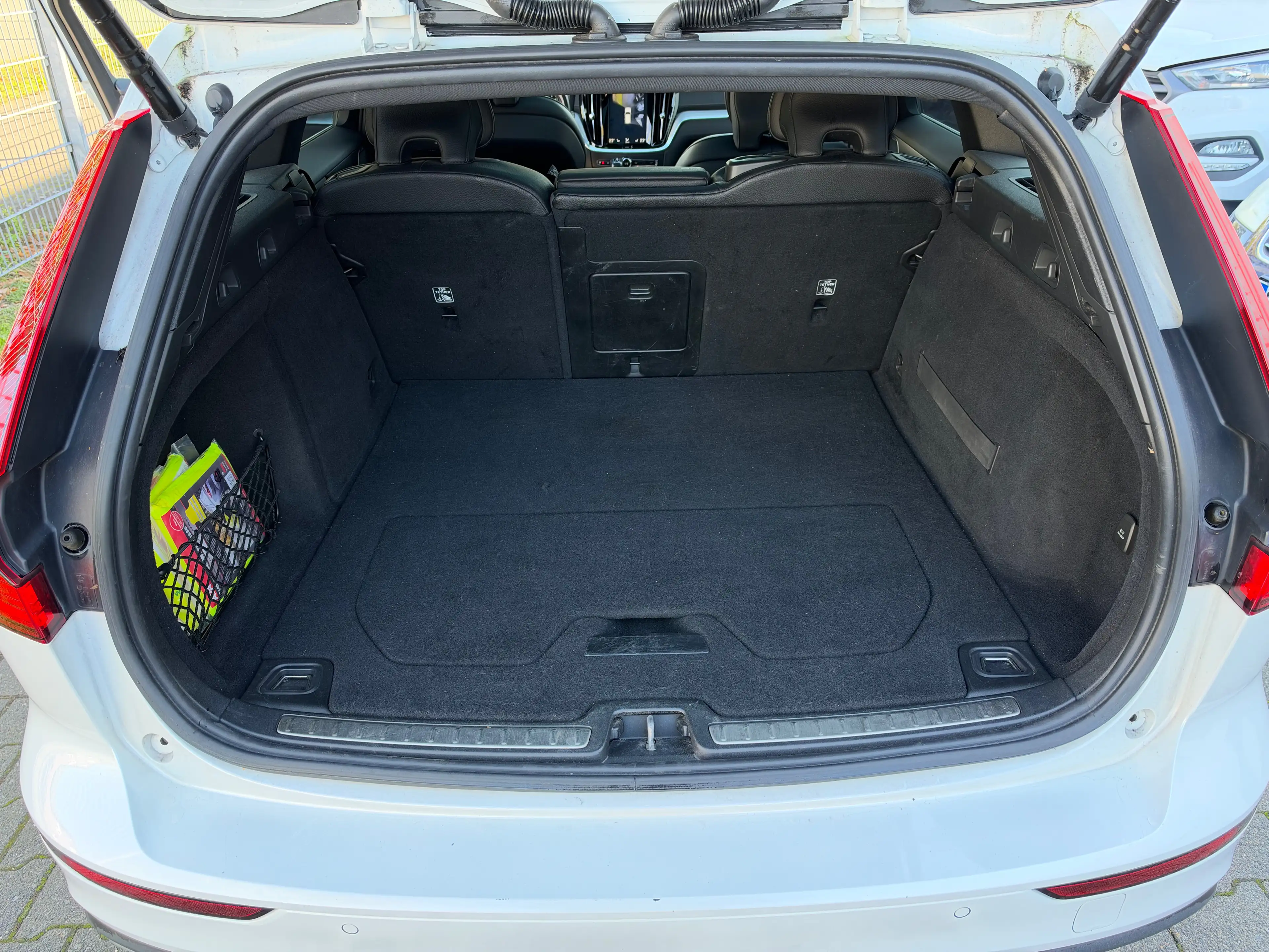 Volvo V60 Inscription AWD — photo 16