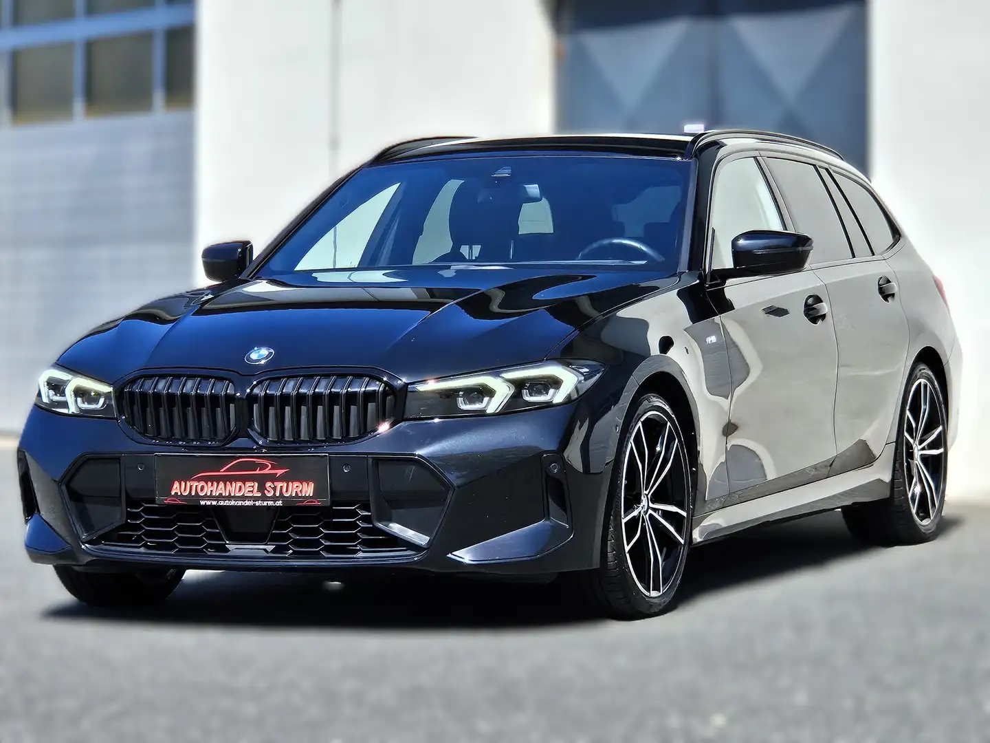 BMW 320 320d xDrive M Sport Touring Aut. *M Shadow Line* Schwarz - 1