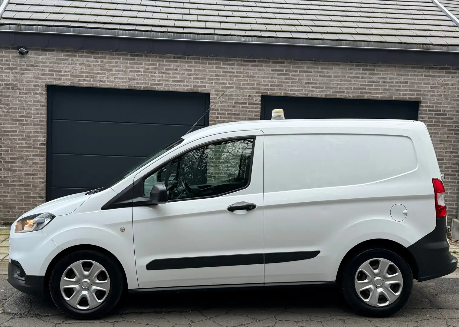 Ford Transit Courier 101CH-TVAC-GARANTIE-1ERE MAIN-BLUETHOOT Blanc - 2