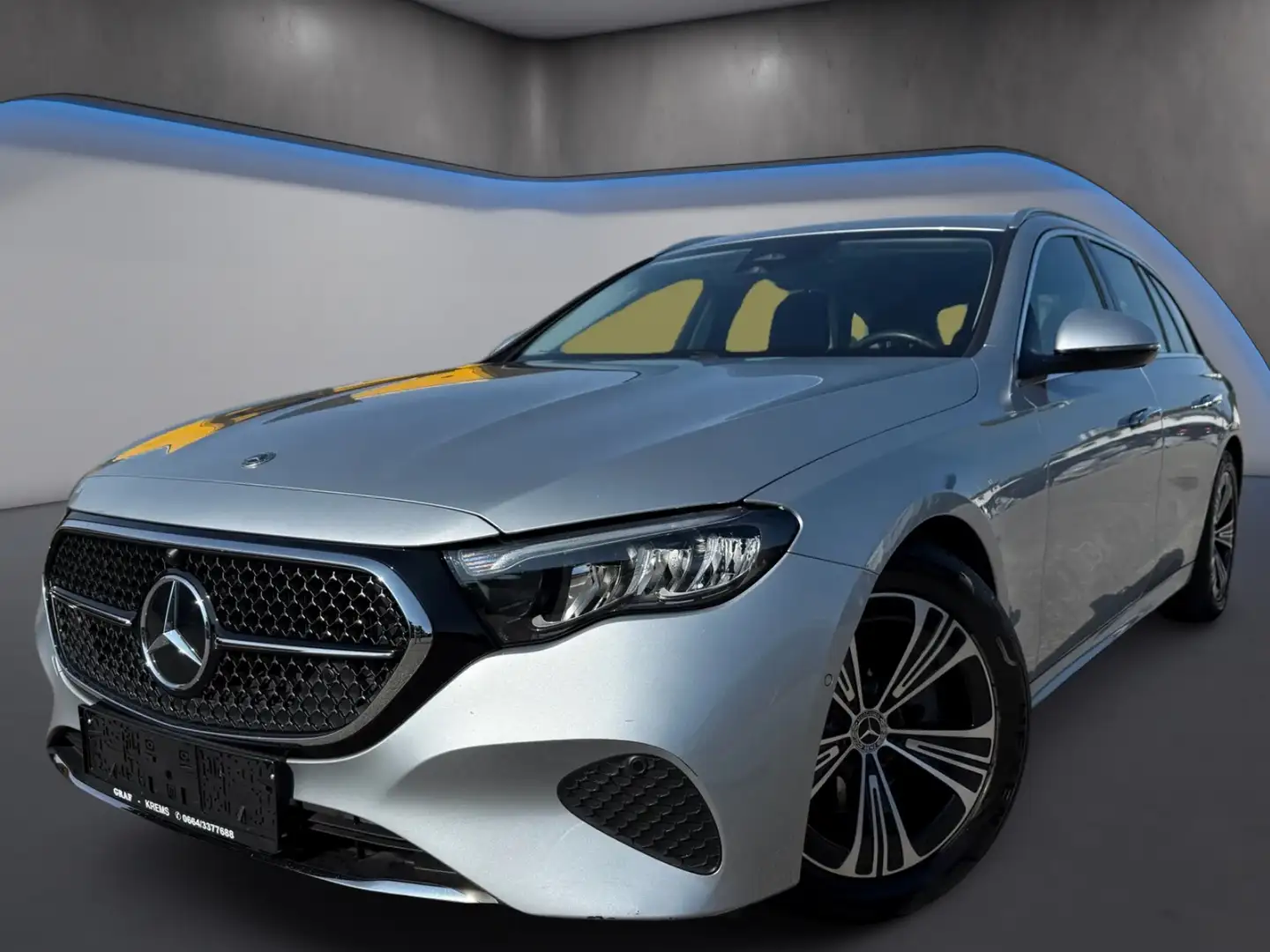 Mercedes-Benz E 220 d Avantgarde Advanced Aut. *Navi*Kamera*LED* Gris - 1