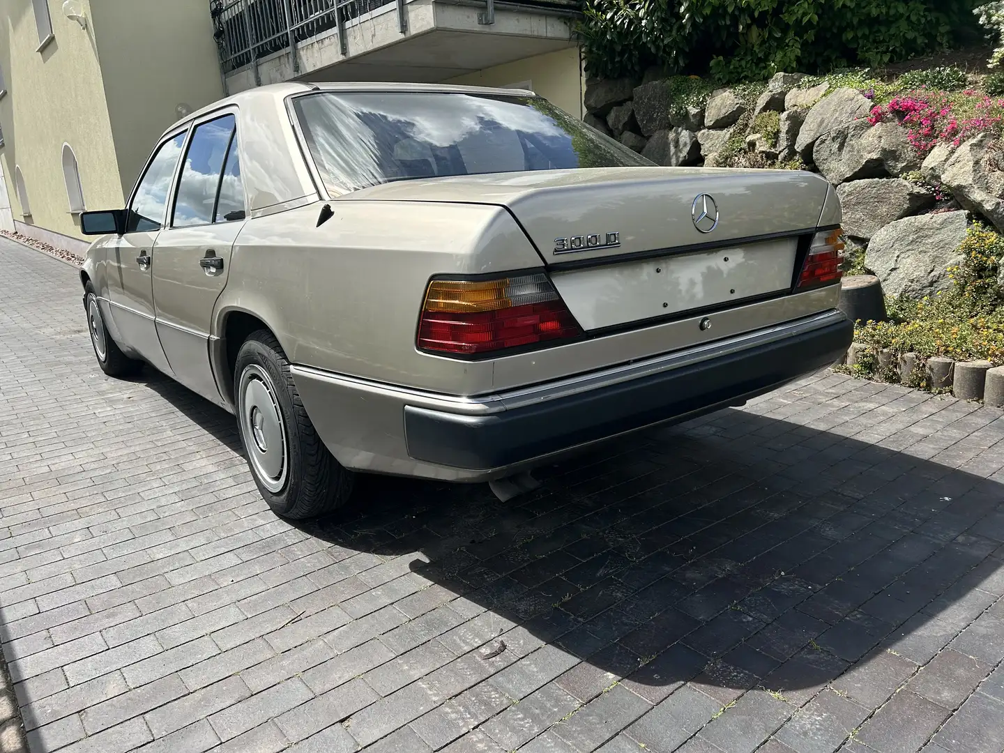 Mercedes-Benz E 300 D - 2