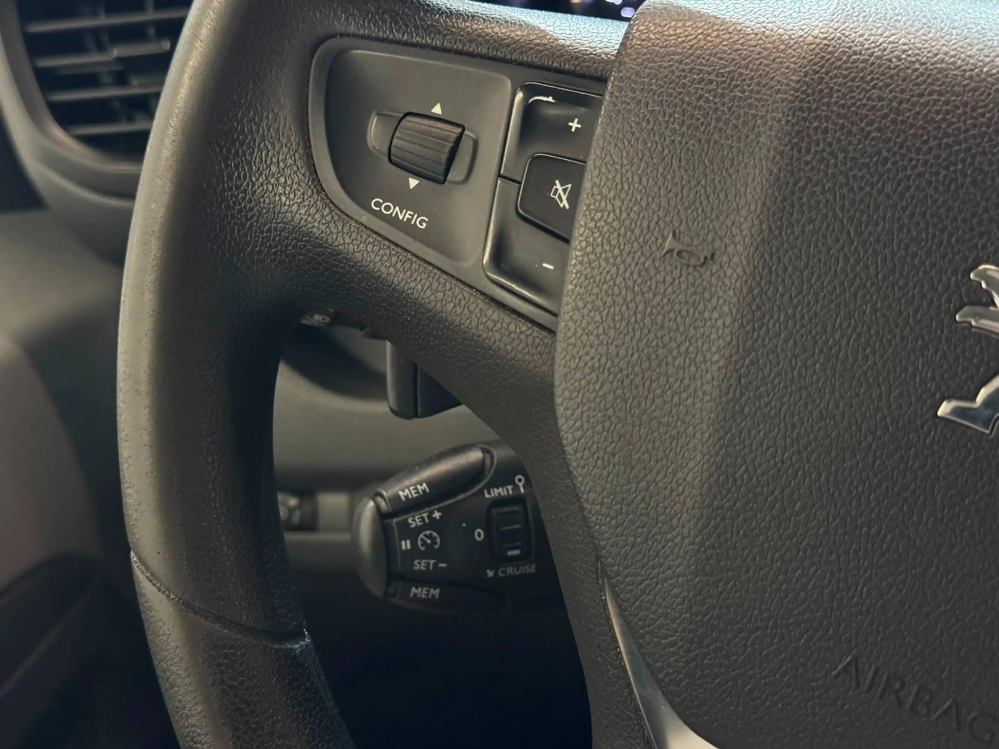 Peugeot Expert 2.0 BlueHDi L2 Asphalt - Carplay/Navi/Cruise — photo 15