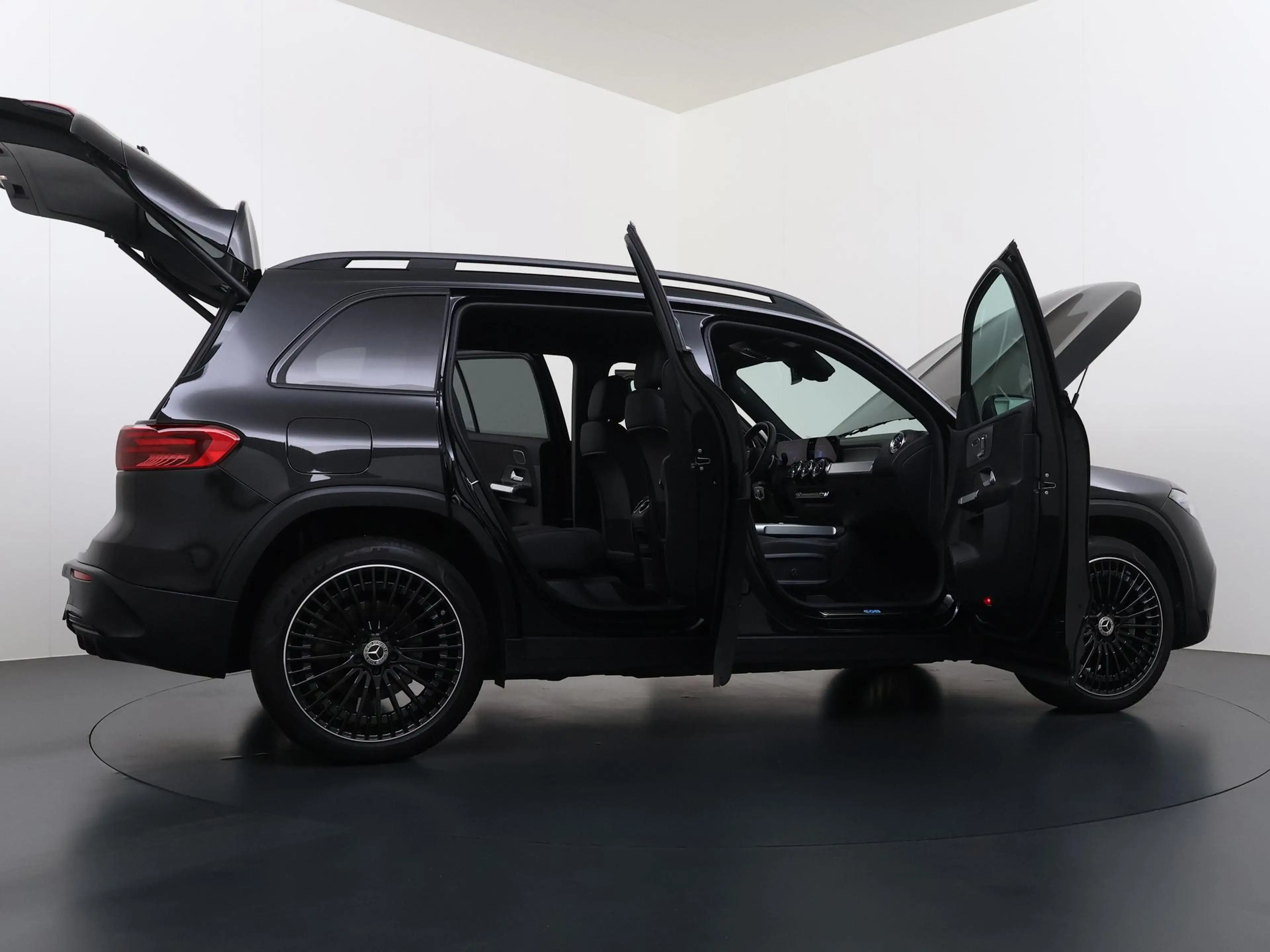 Mercedes-Benz EQB 250 250+ AMG Line 71 kWh | 20" AMG Velgen | Burmester — photo 13