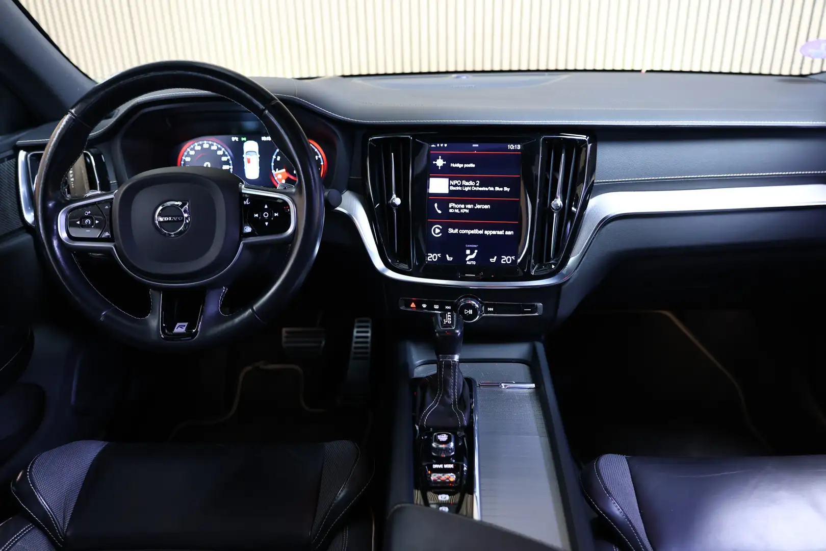 Volvo S60 2.0 T5 Intro Edition R-Design AUT avm 250pk PANO H Rouge - 2