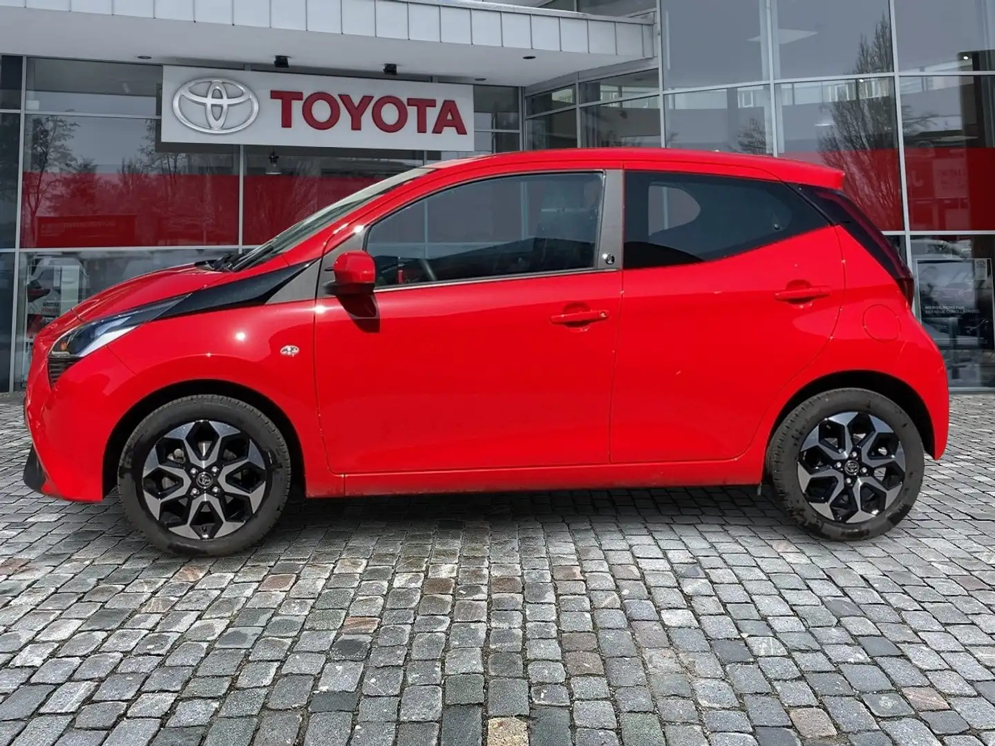 Toyota Aygo 1.0  x-play Team D SpurH KAM LM Rot - 2