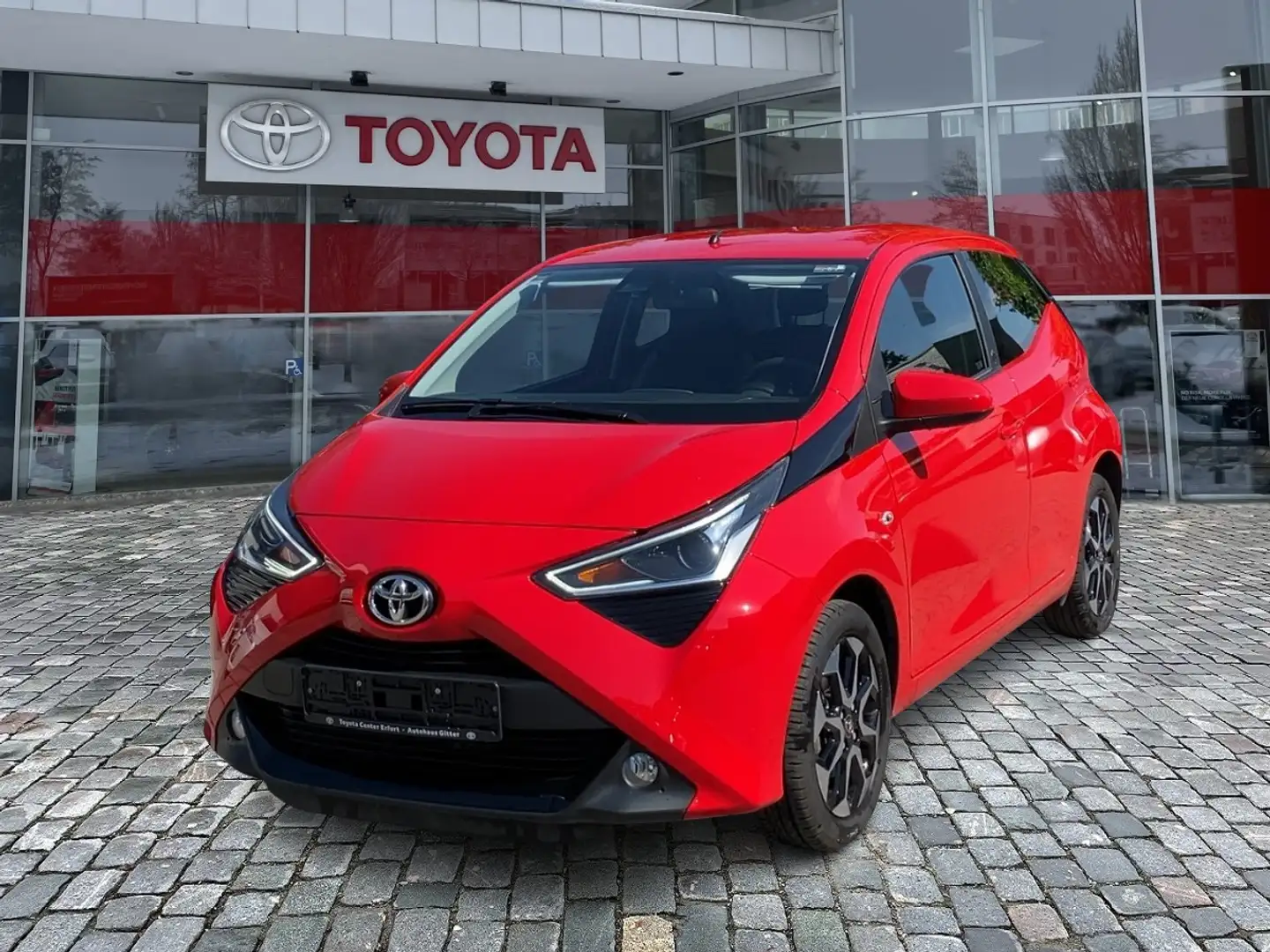 Toyota Aygo 1.0  x-play Team D SpurH KAM LM Rot - 1