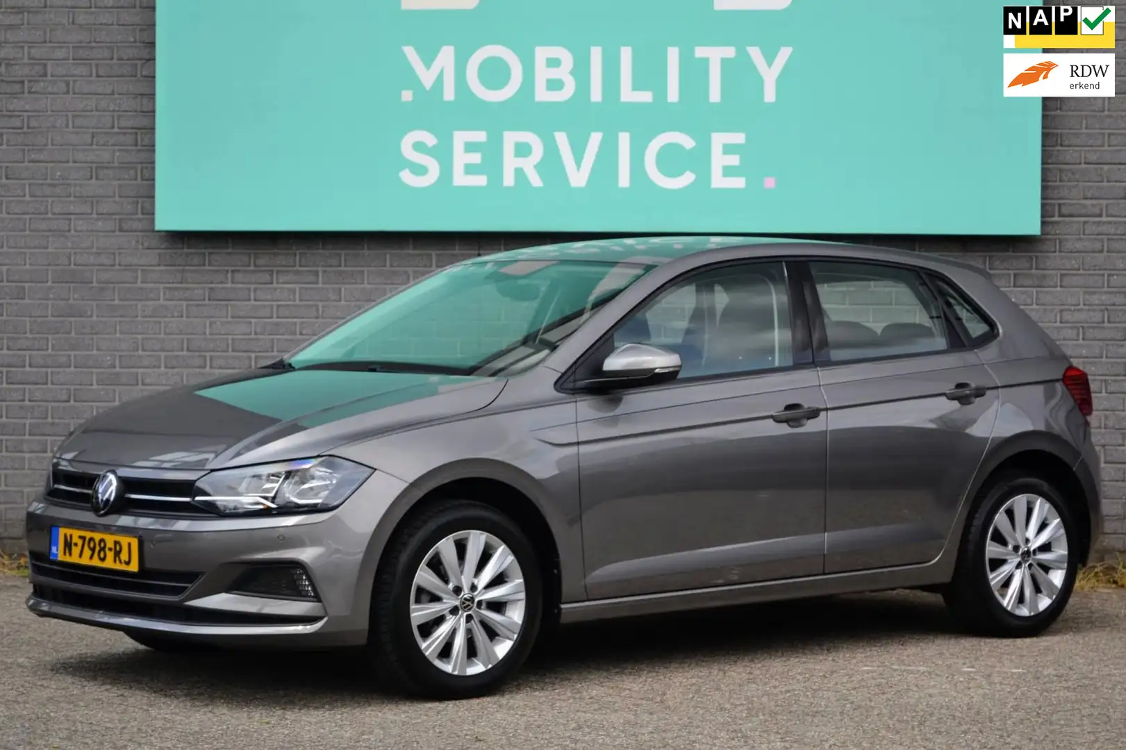 Volkswagen Polo 1.0 MPI Comfortline Navi Clima Cruise CarPlay PDC Gris - 1