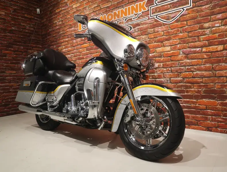 Harley-Davidson FLHTCUSE CVO 1790 - foto 4