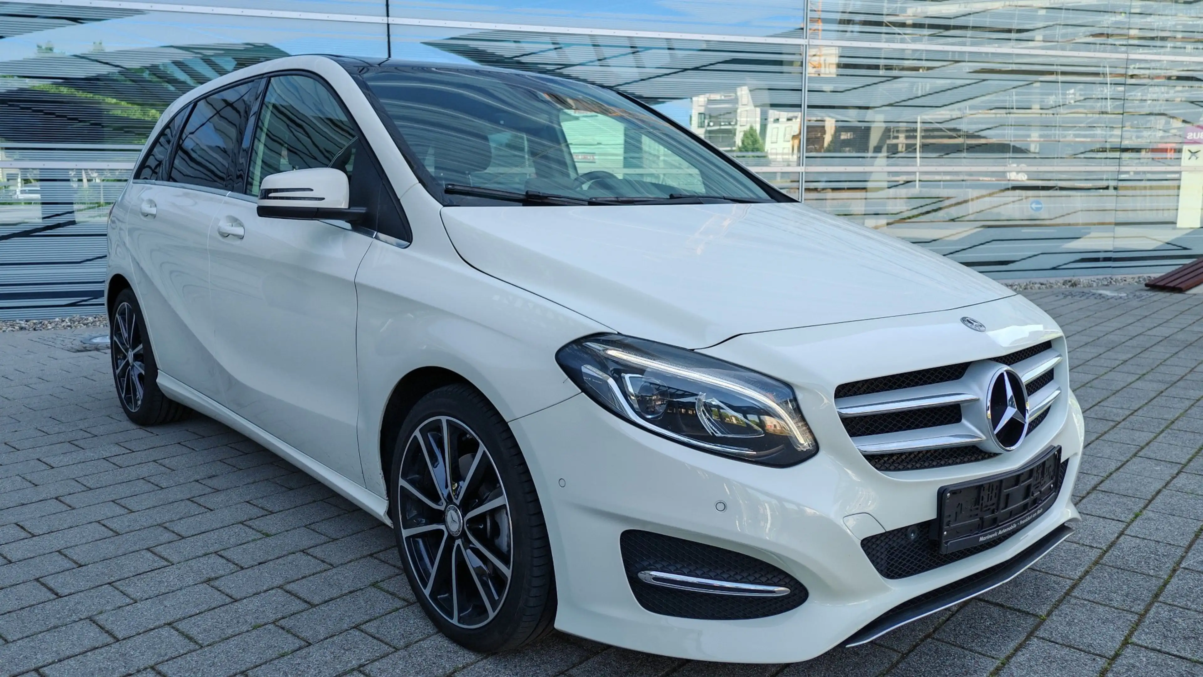 Mercedes-Benz B 220 d 4 Matic DCT| 18"| Sport| Panorama| LED — photo 6
