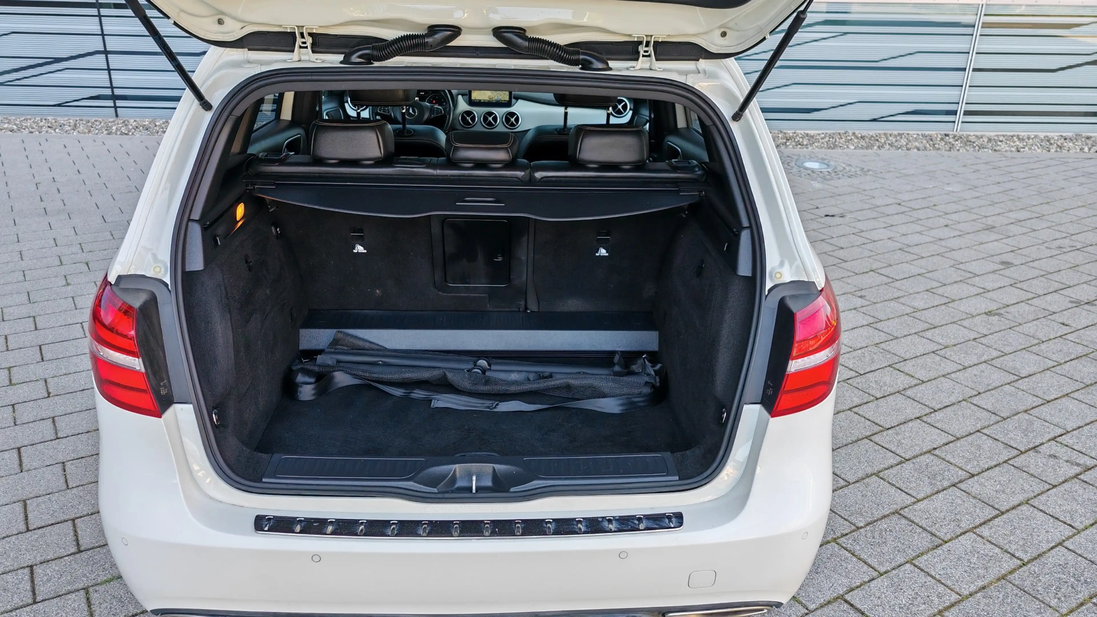 Mercedes-Benz B 220 d 4 Matic DCT| 18"| Sport| Panorama| LED — photo 14