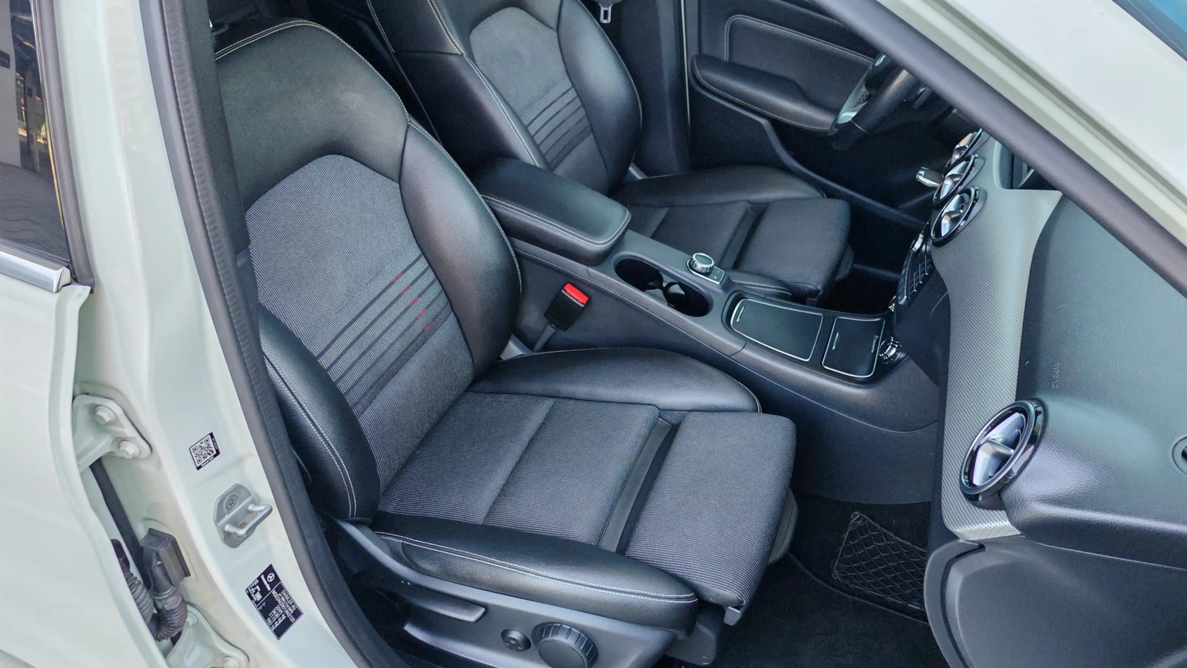 Mercedes-Benz B 220 d 4 Matic DCT| 18"| Sport| Panorama| LED — photo 10