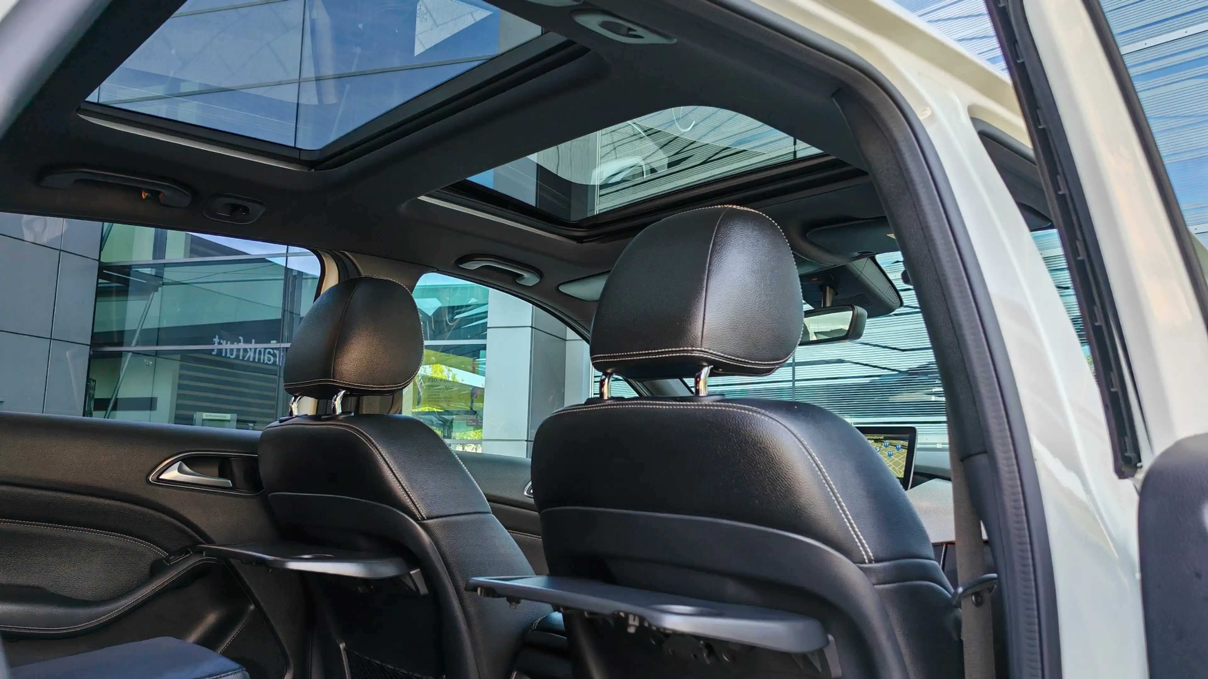 Mercedes-Benz B 220 d 4 Matic DCT| 18"| Sport| Panorama| LED — photo 13