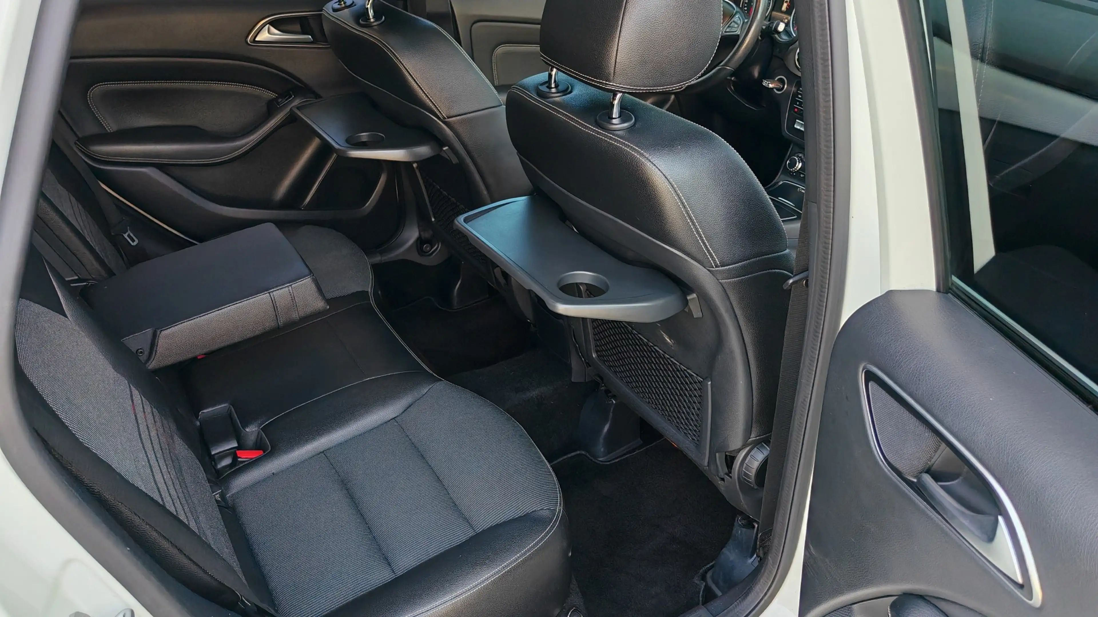 Mercedes-Benz B 220 d 4 Matic DCT| 18"| Sport| Panorama| LED — photo 12