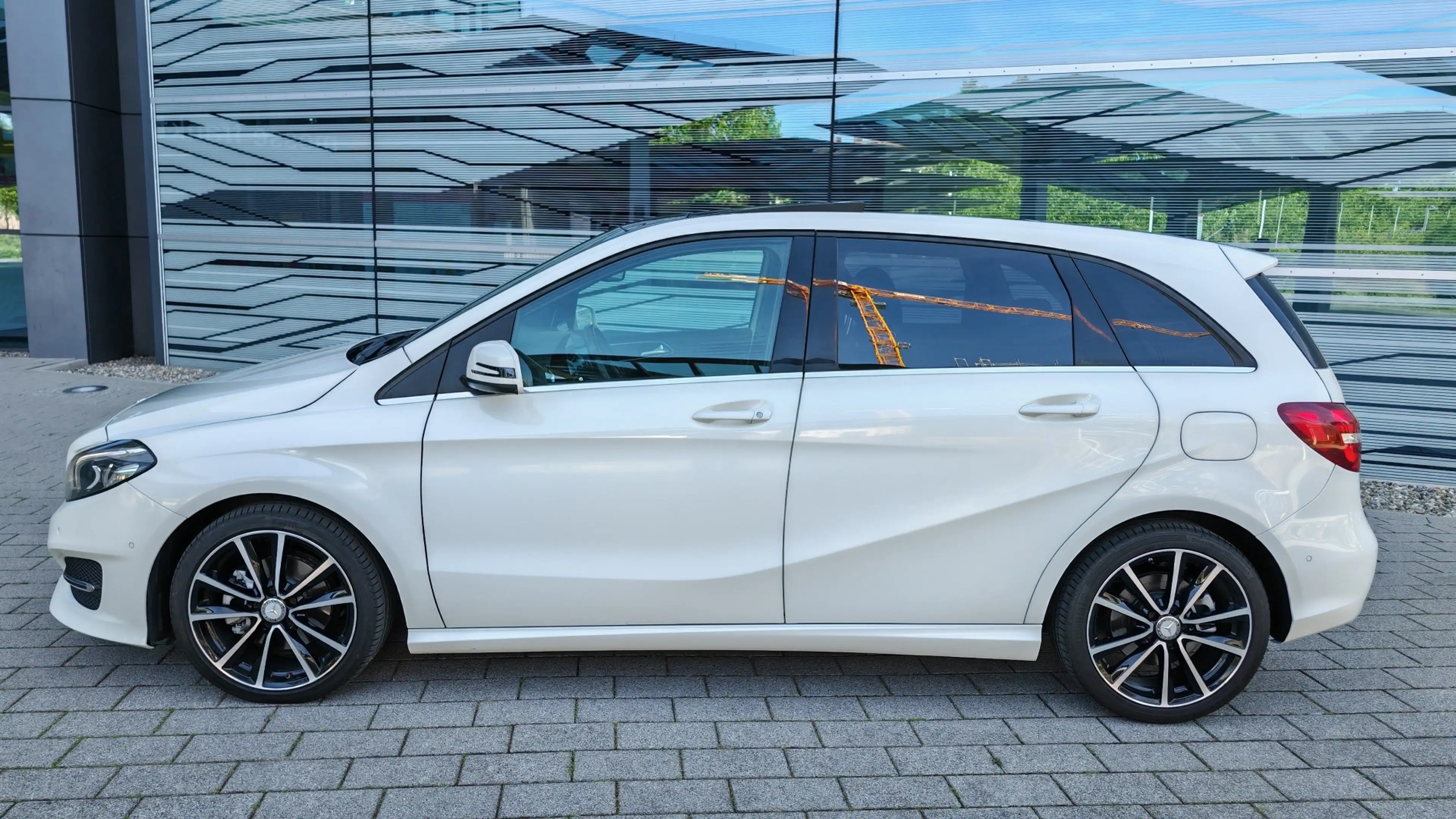 Mercedes-Benz B 220 d 4 Matic DCT| 18"| Sport| Panorama| LED