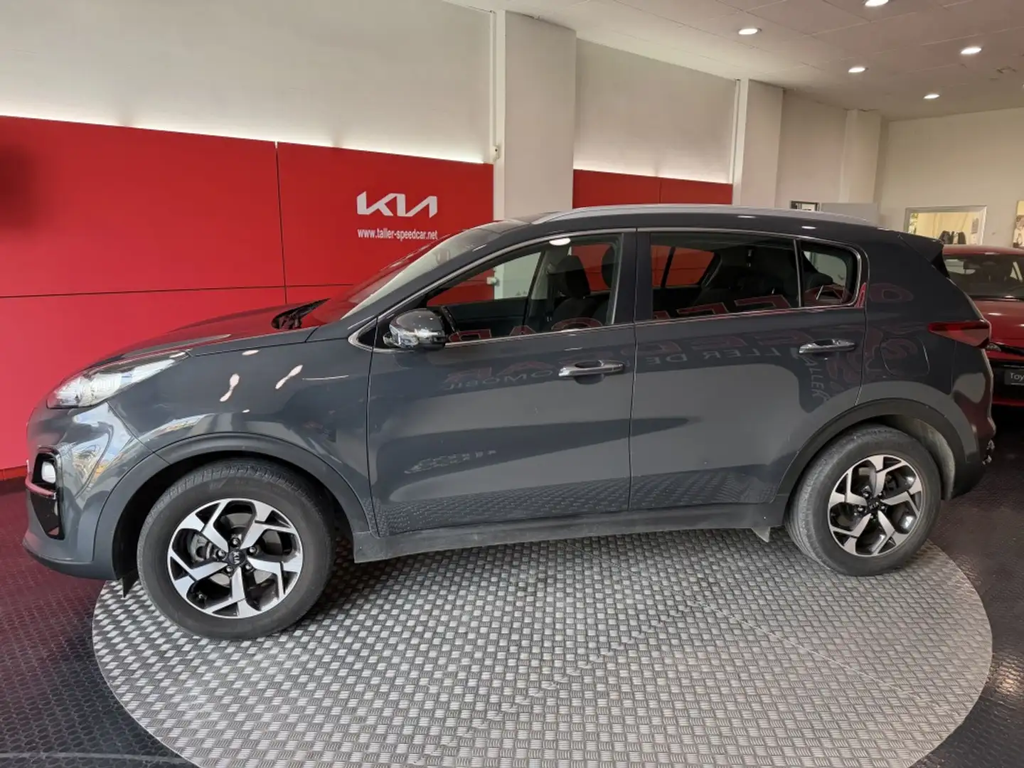 Kia Sportage 1.6 MHEV Drive 4x2 136 Gris - 2