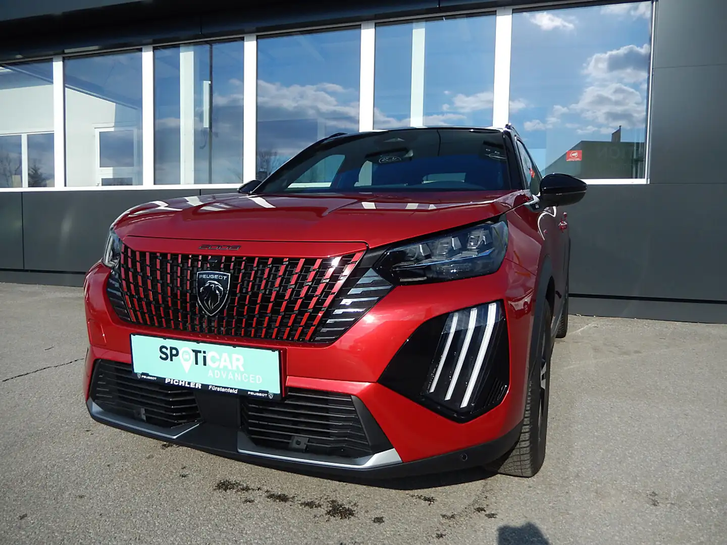 Peugeot 2008 Hybrid 145 e-DCS6 GT Rot - 1