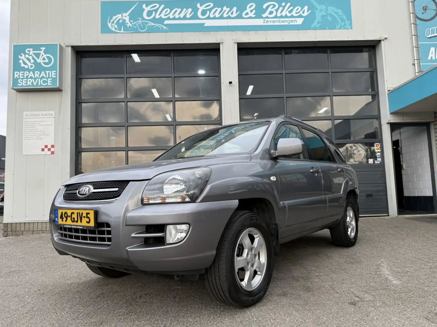 Kia Sportage 2.0 CVVT X-tran leer trekhaak nette auto Grijs - 1
