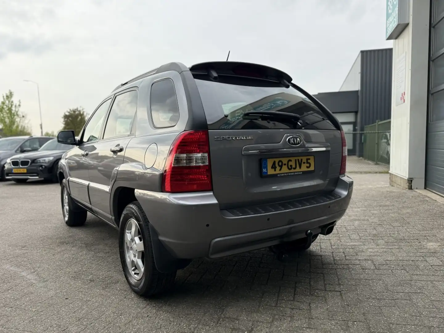 Kia Sportage 2.0 CVVT X-tran leer trekhaak nette auto Grijs - 2