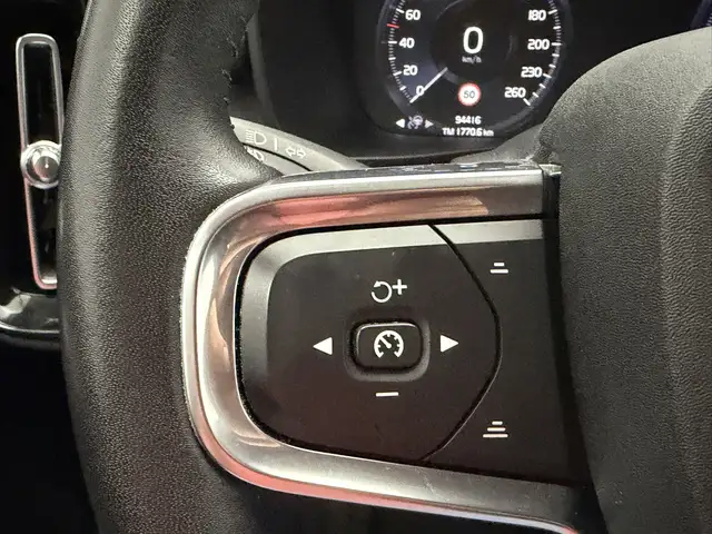 Volvo XC40 view 12