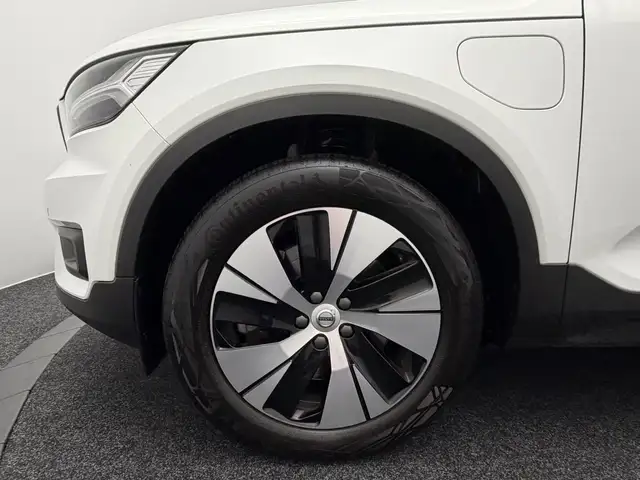 Volvo XC40 view 9
