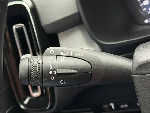 Volvo XC40 view 11