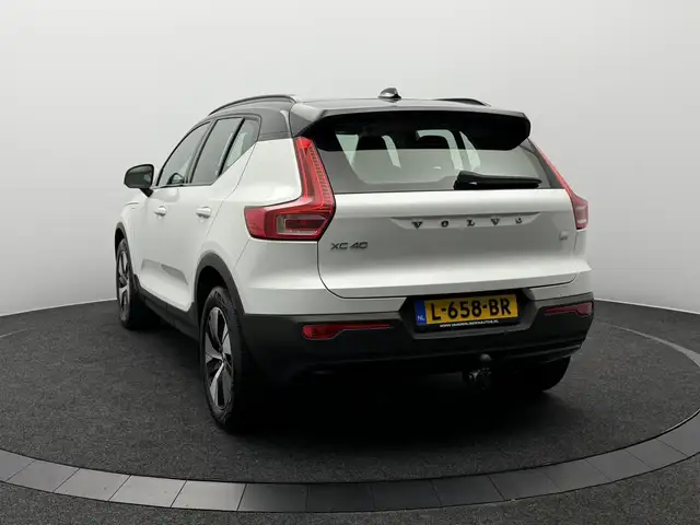 Volvo XC40 view 6