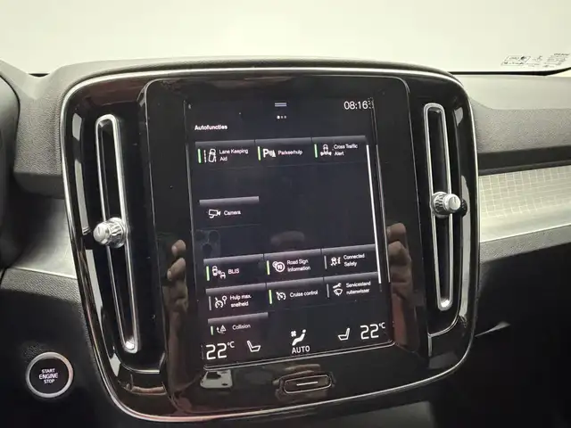 Volvo XC40 view 14
