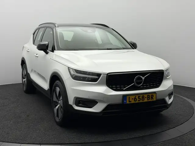Volvo XC40 view 5