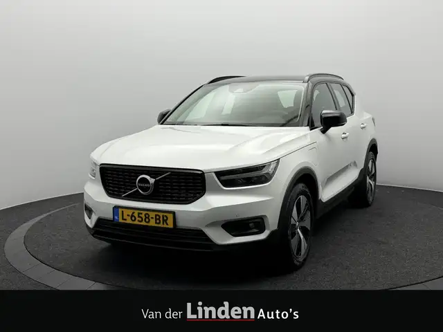 2021 Volvo XC40 in White for sale
