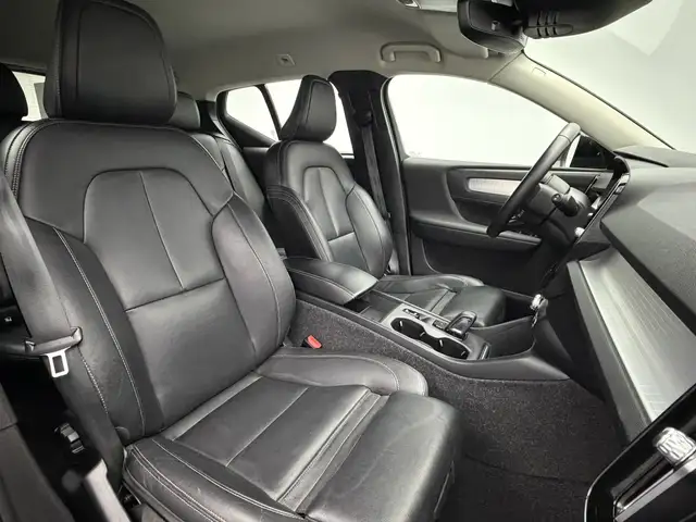 Volvo XC40 view 8