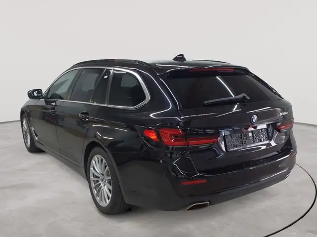 BMW 5 Series view 5